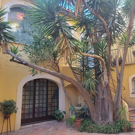 Le Patio St Jacques Apartment *